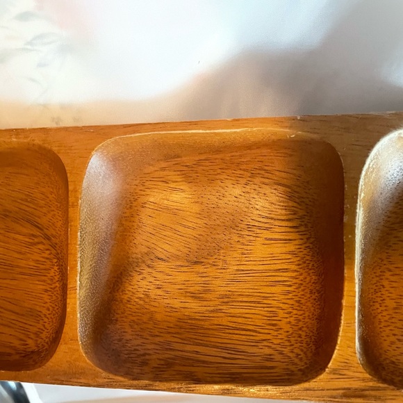 Vintage MCM handcrafted monkey-pod wood 3 section snack tray - Picture 5 of 9